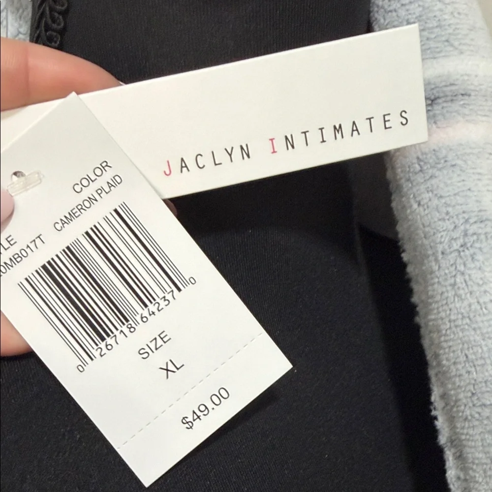 NWT Jaclyn Intimates  Gray Plaid Women's Robe